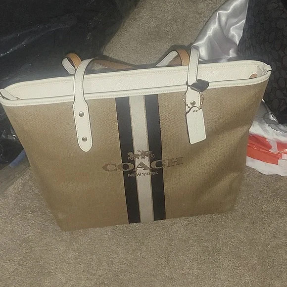 Coach Purse - Picture 6 of 7